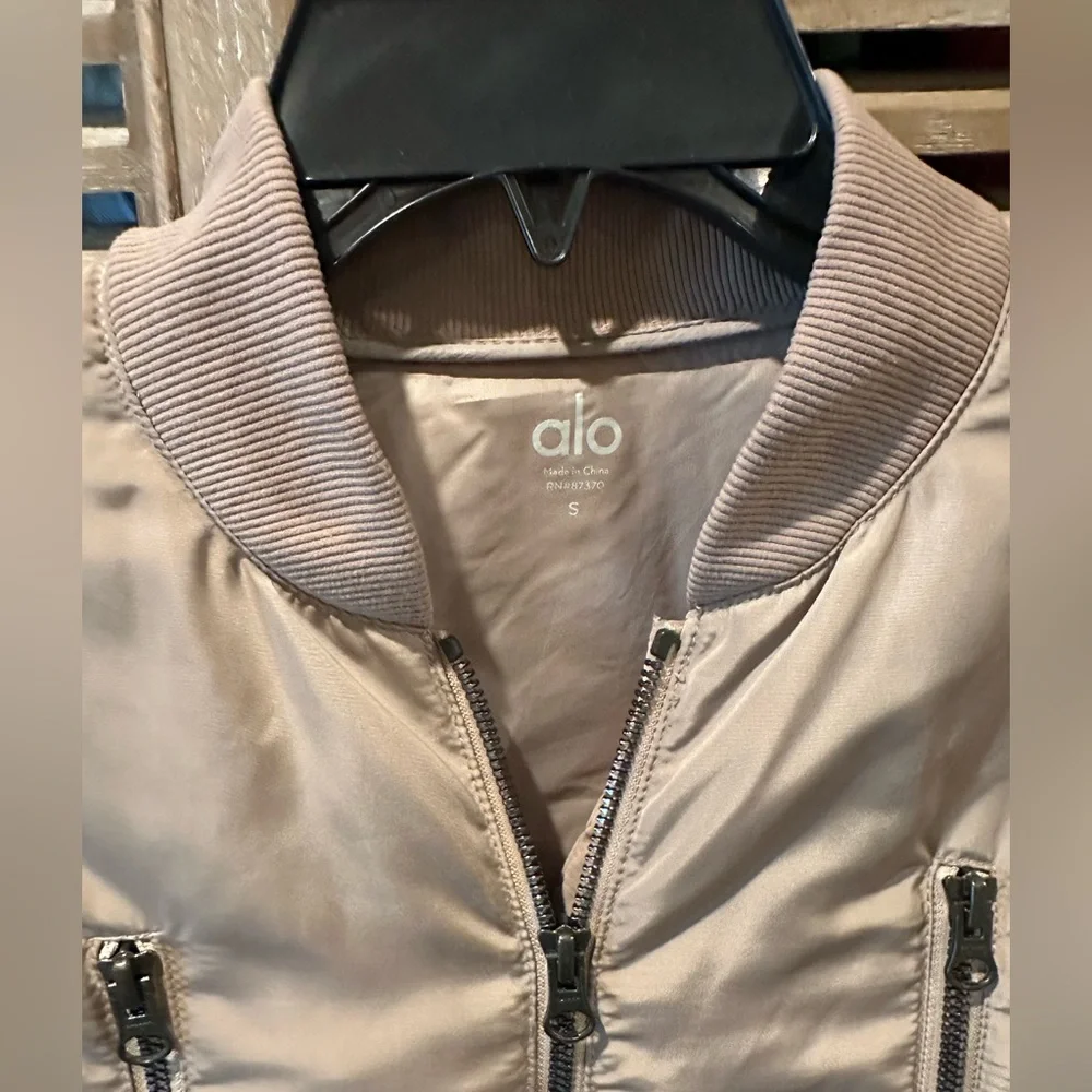 Alo yoga bomber jacket size small - Picture 2 of 7